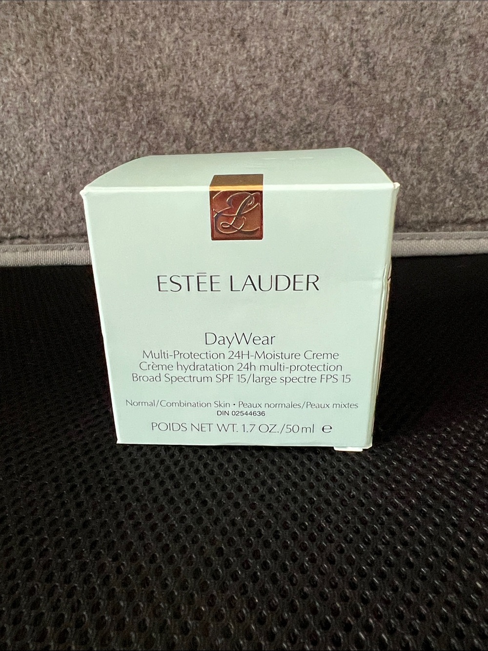 Estée Lauder DayWear Moisture Creme Box - Light Mint with Gold Emblem